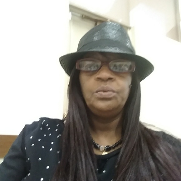 Meet your Posher, Sheila - Picture 2 of 5